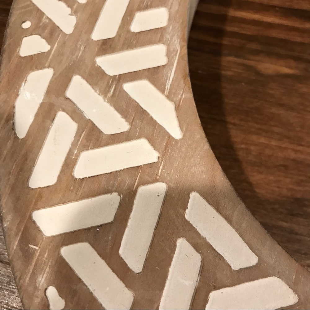 ▪️Whitewashed Letter “C” Decor - Picture 2 of 6